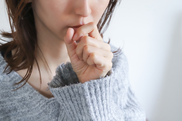 季節の変わり目の咳や鼻水はなぜ？カビ被害との関係と住まいの対策