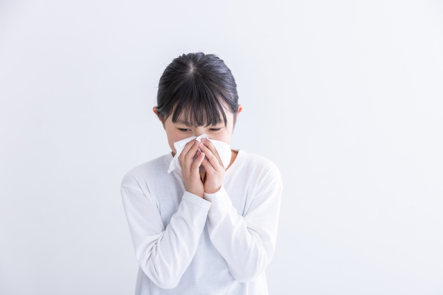 止まらない鼻水・くしゃみはカビアレルギー？原因と対策