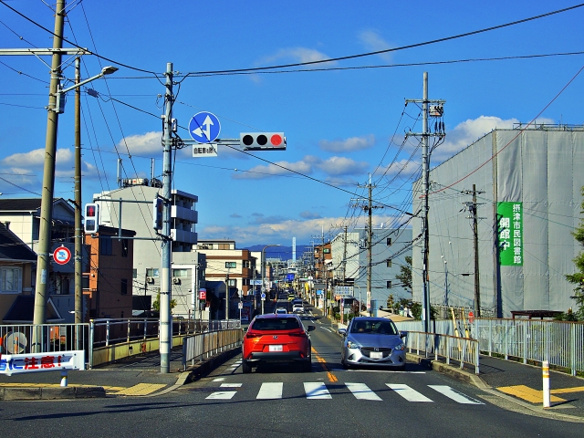 【摂津市のカビ取り】川沿いと住宅密集地の湿気を根本改善する方法とは