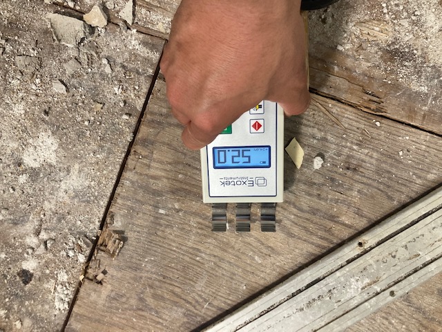 床下のカビ除去はどうする？原因と湿気対策を解説