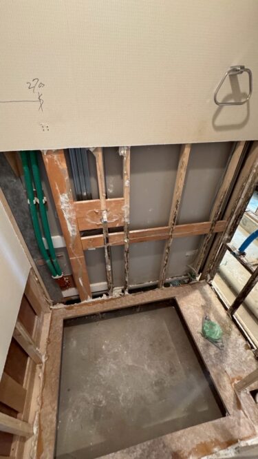 冬の給湯器凍結・配管破裂を防ぐ！カビ被害と漏水を避ける完全ガイド