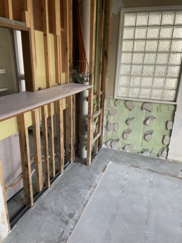 漏水した家はなぜカビが再発する？原因調査からリフォーム復旧まで解説